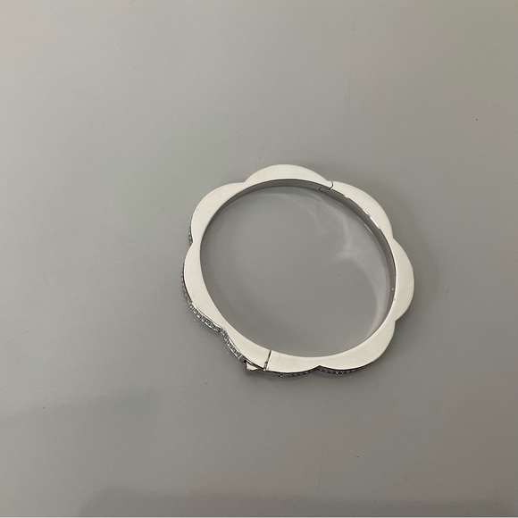 Kate Spade Hinged Silver Scallop Bracelet. - Picture 4 of 11